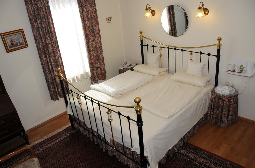 Hotel Admiral Висбаден Номер фото